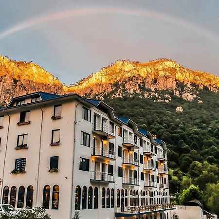 Hotel Golden Spirit Байле Херкулане Екстериор снимка