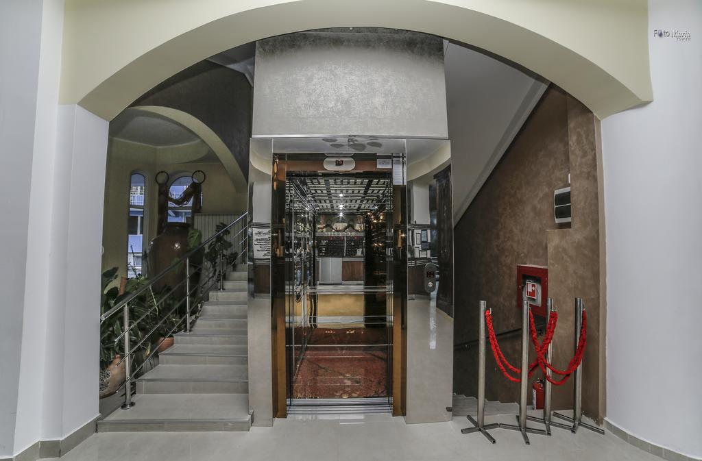 Hotel Golden Spirit Байле Херкулане Екстериор снимка