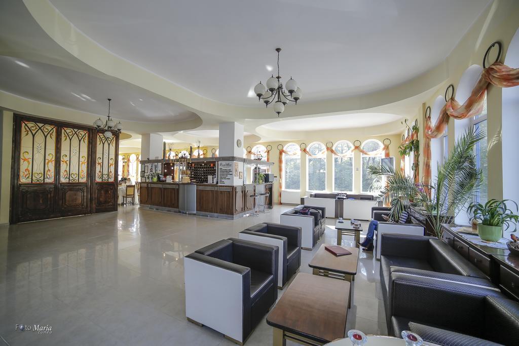 Hotel Golden Spirit Байле Херкулане Екстериор снимка
