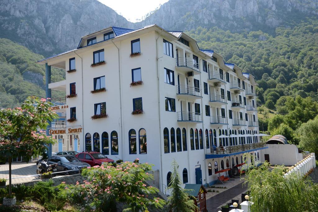 Hotel Golden Spirit Байле Херкулане Екстериор снимка