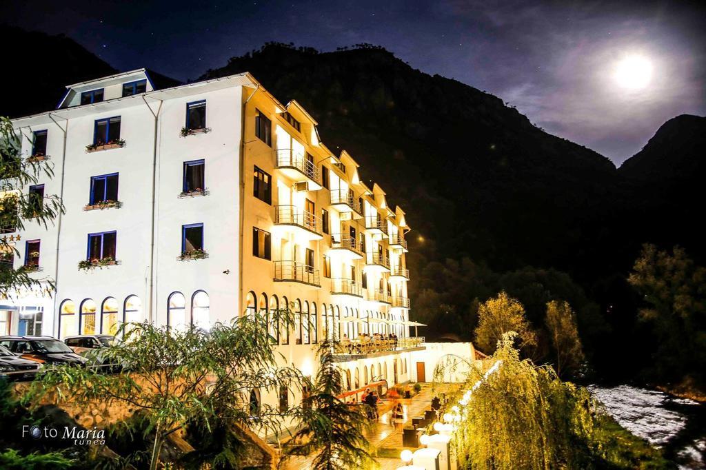 Hotel Golden Spirit Байле Херкулане Екстериор снимка
